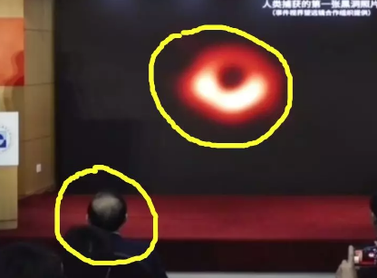 看完黑洞照片发布会,我简直要笑死了!