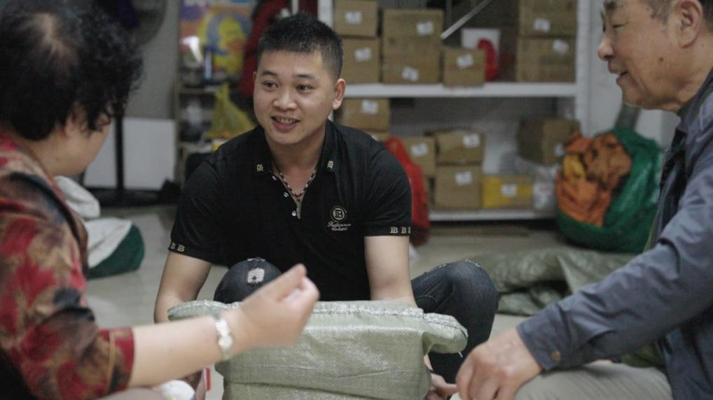 从被迫失业到月入过万，小镇青年如何靠拼多多驿站重塑人生