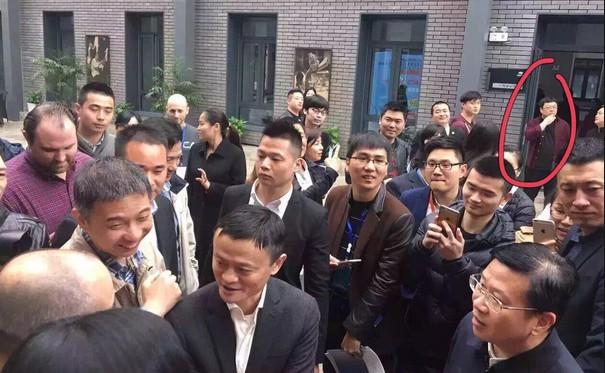 罗永浩:临时陪马云参访 外界应有正确价值观